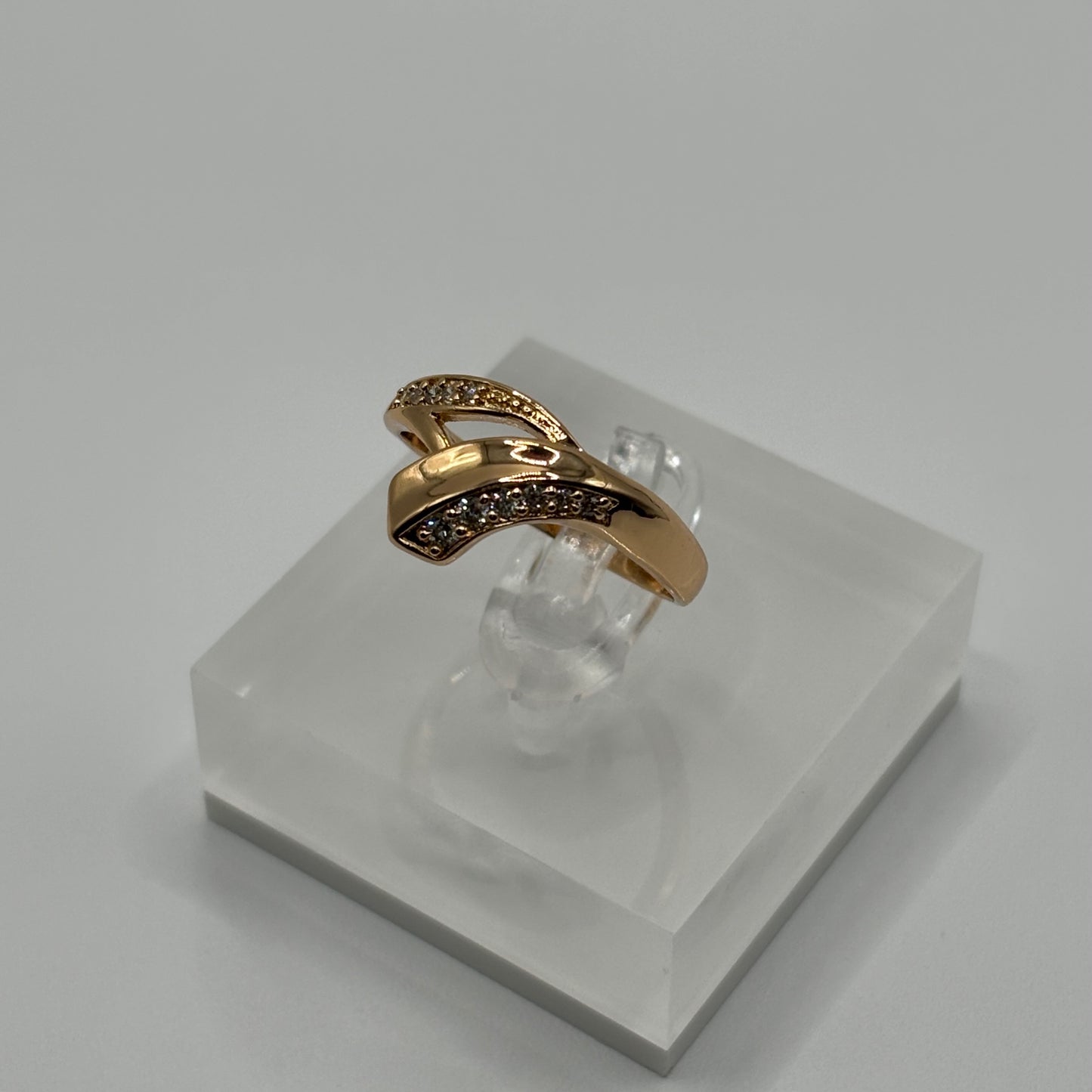 Twilight Swirl: The Golden Embrace Ring