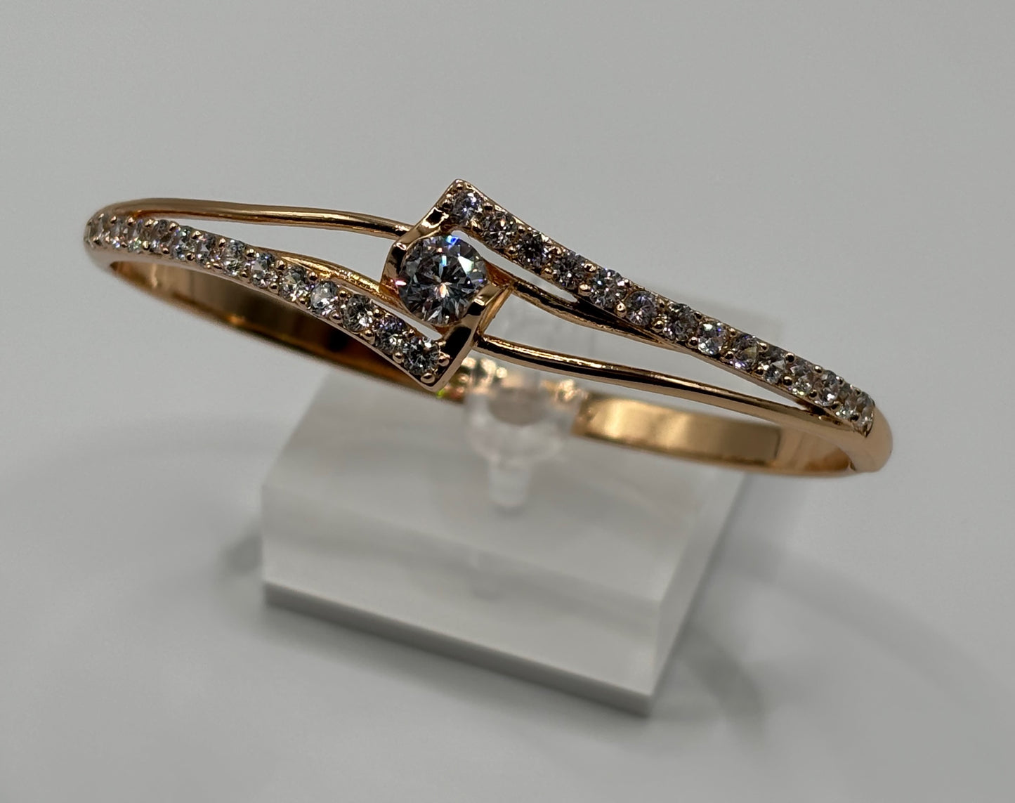 Stellar Crossroads: The Diamond Intersection Bangle