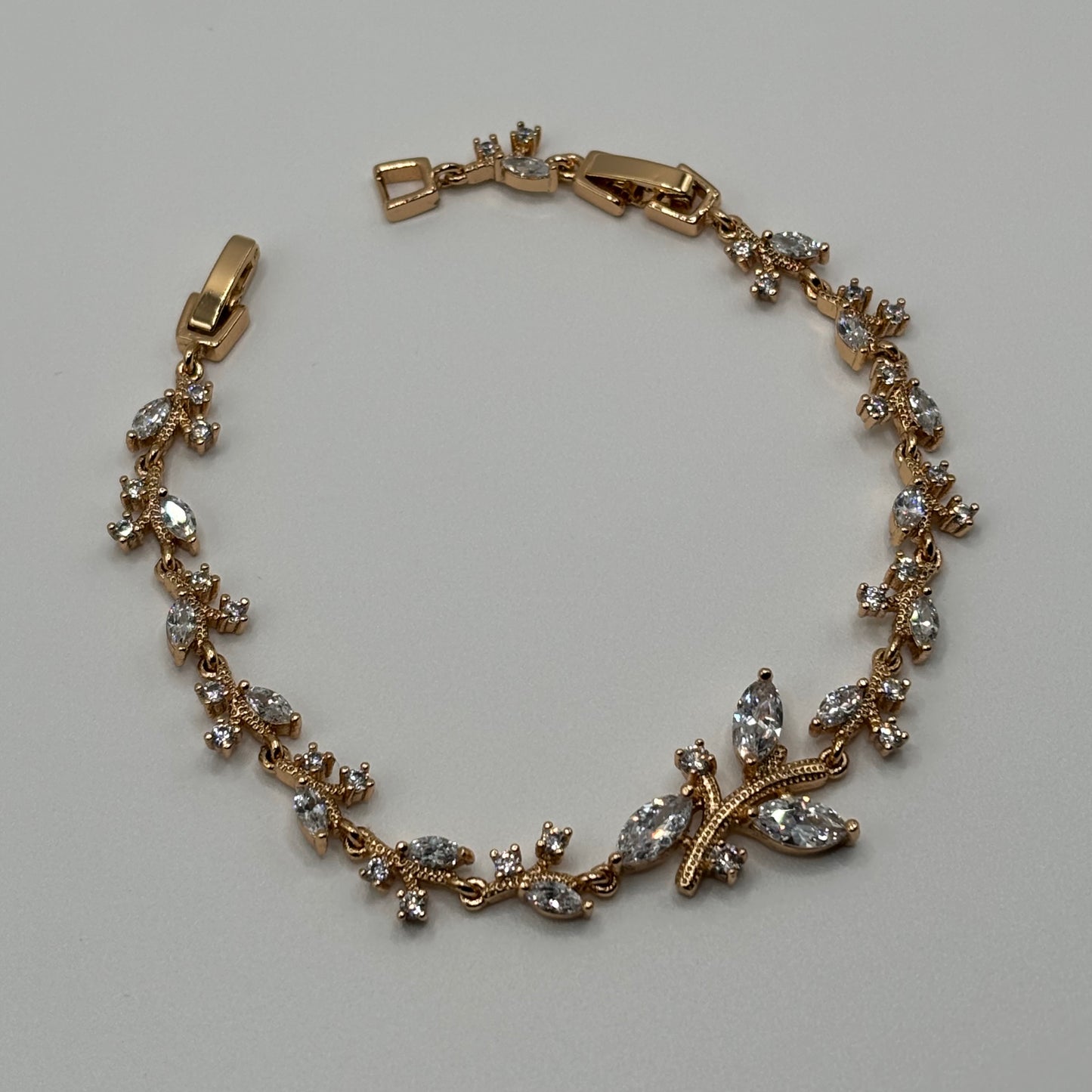 Crystal Dragonfly: The Nature's Sparkle Bracelet