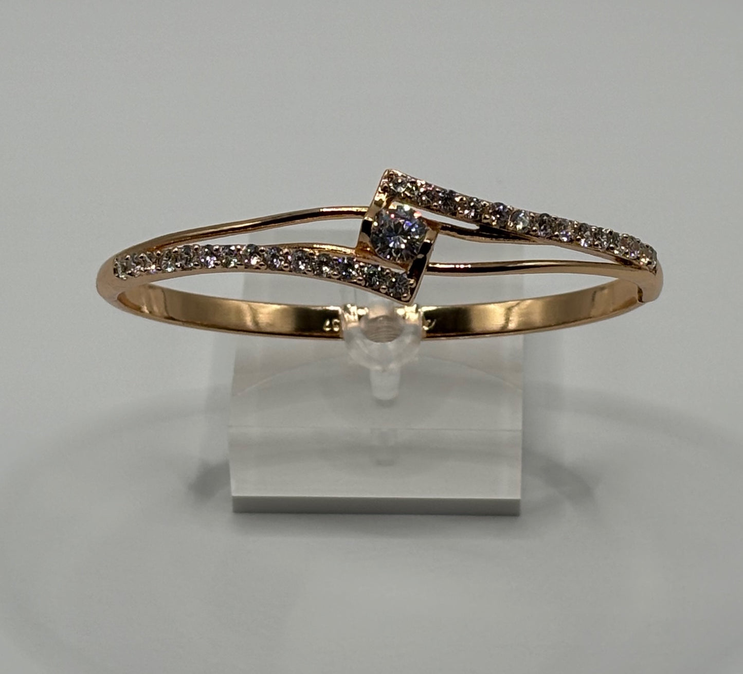 Stellar Crossroads: The Diamond Intersection Bangle