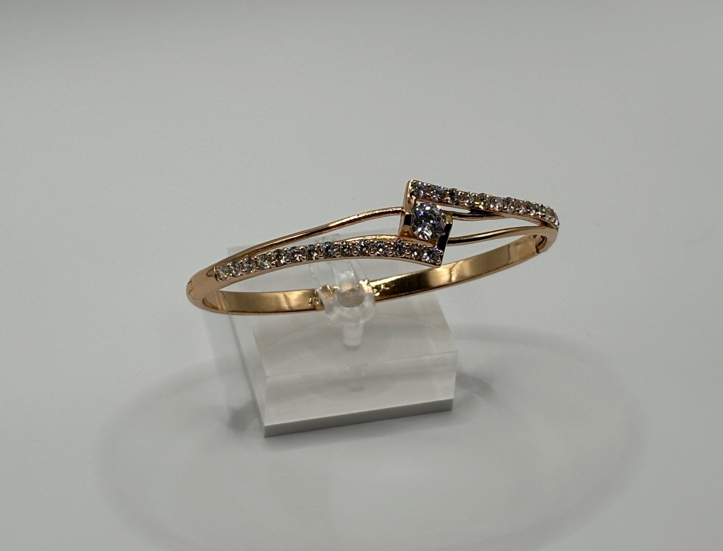 Stellar Crossroads: The Diamond Intersection Bangle