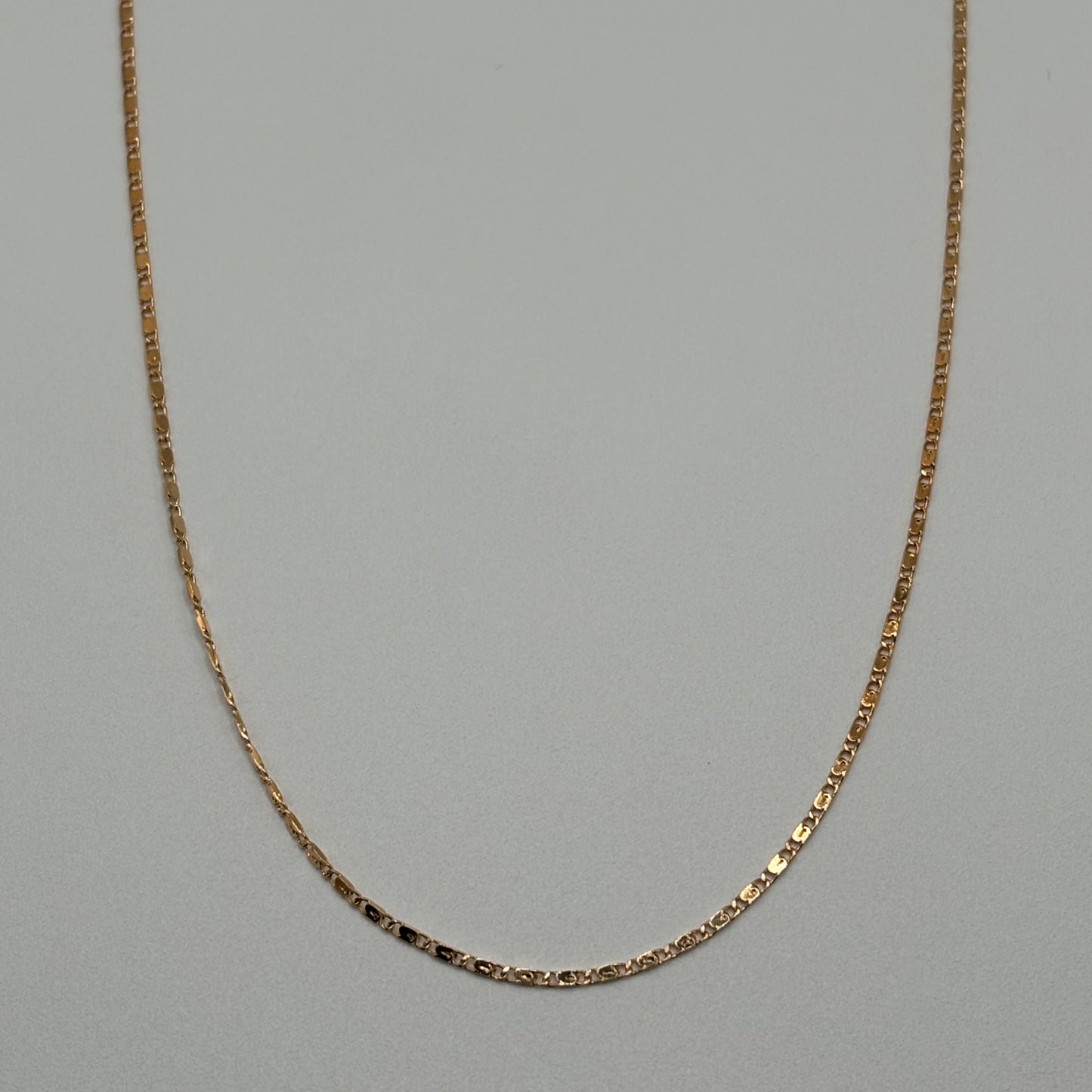 Golden Shimmer: The Diamond-Cut Anchor Chain Necklace