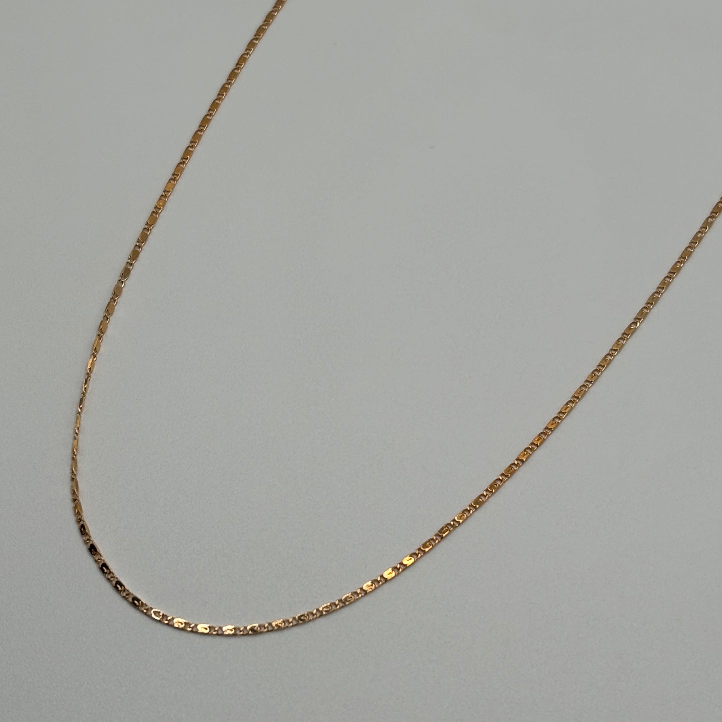 Golden Shimmer: The Diamond-Cut Anchor Chain Necklace