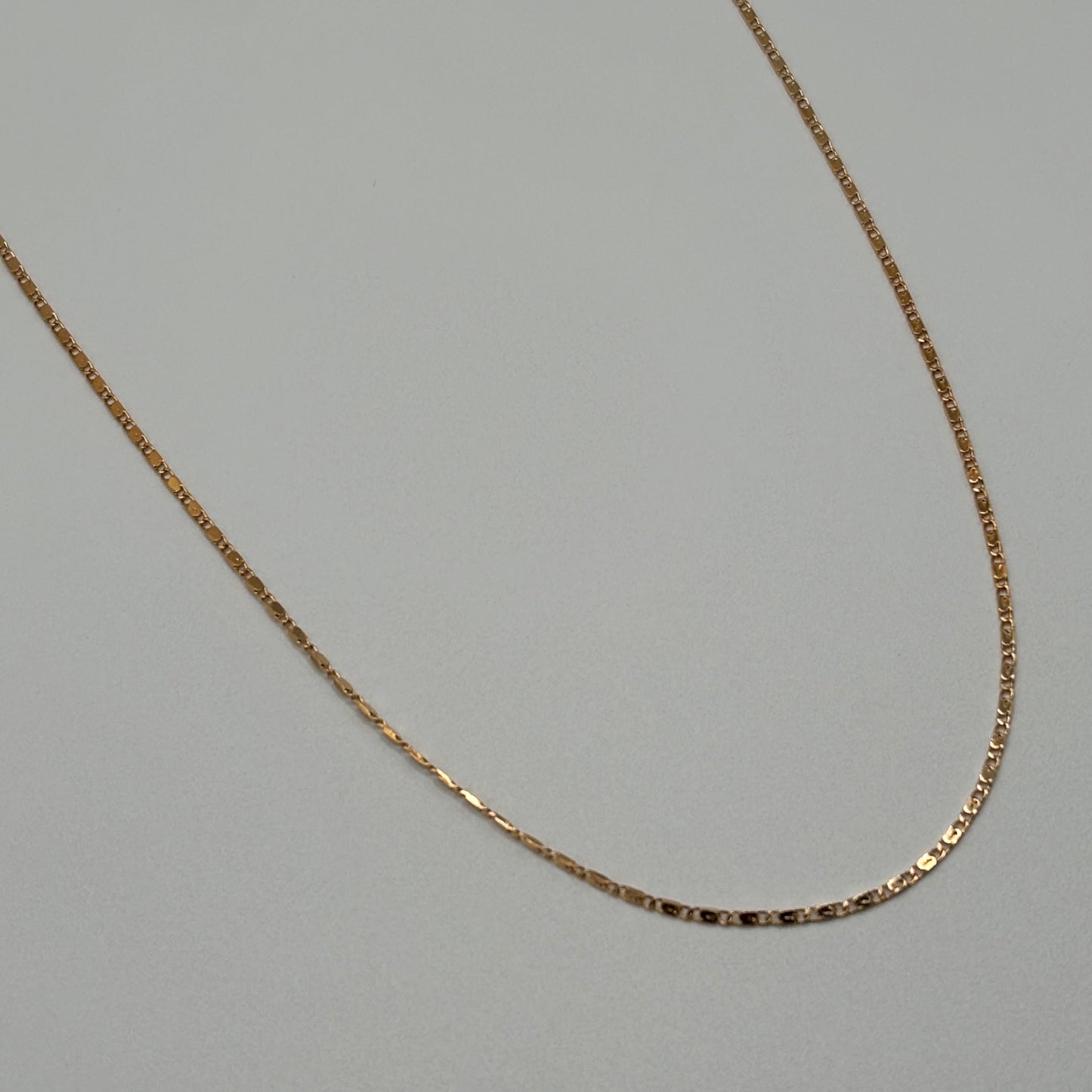 Golden Shimmer: The Diamond-Cut Anchor Chain Necklace