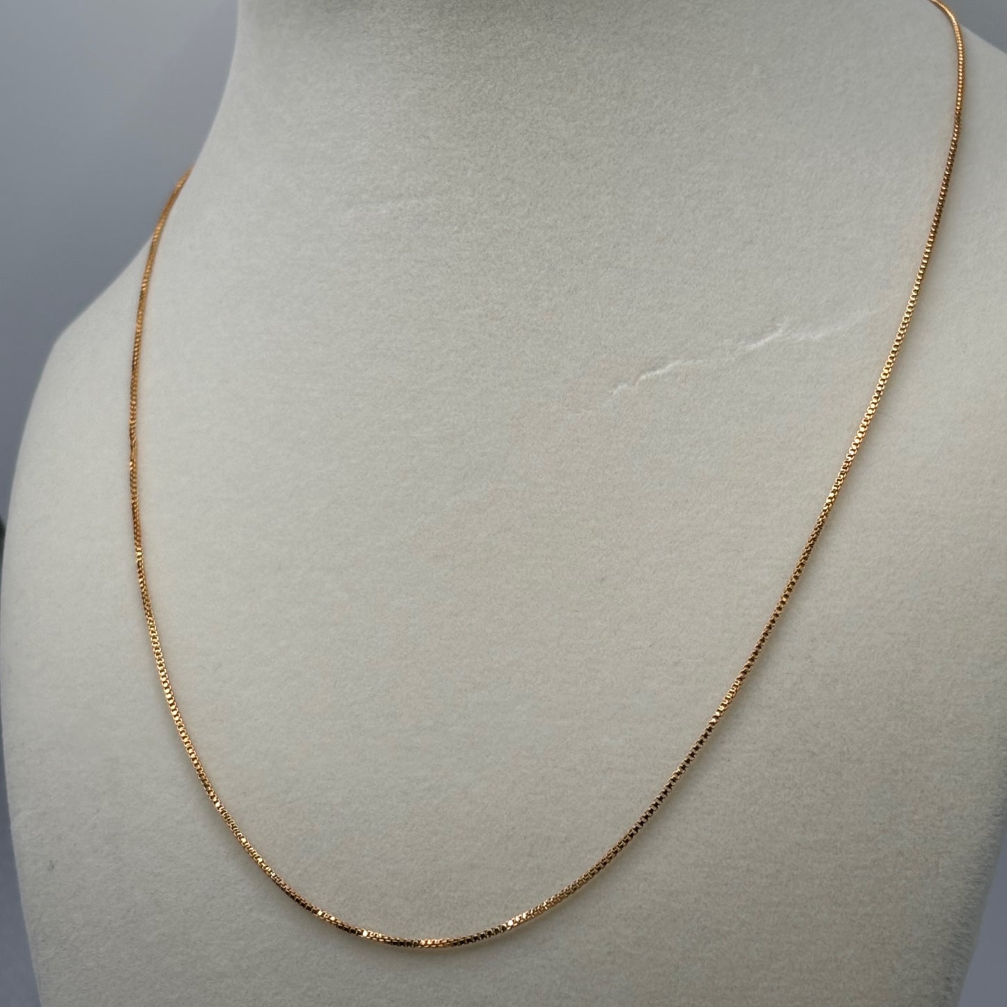 Classic Simplicity: The Sleek Gold Elegant Rope Chain Necklace