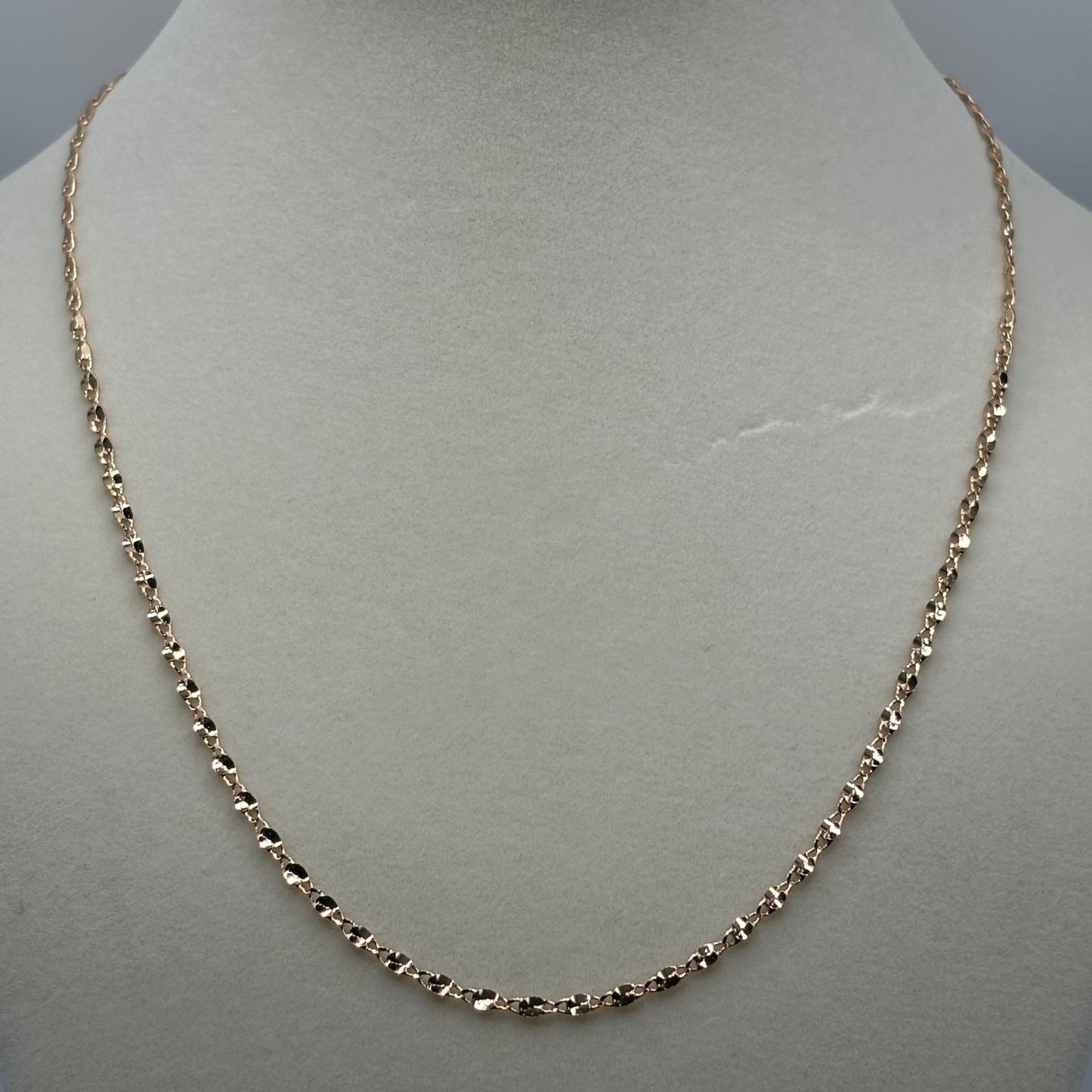 Gleaming Elegance: The Gold Foil Link Necklace